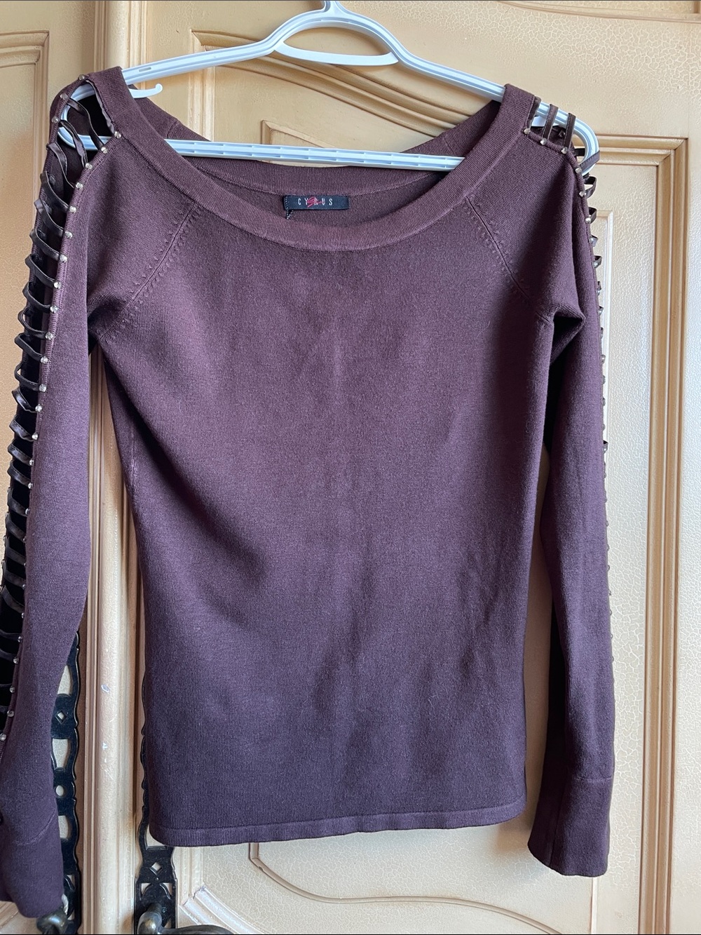 Cyrus Off-Shoulder Ladder-Sleeve Sweater in Deep Brown